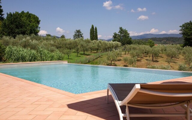 Villa Pacini - Just 1,8 km Outside Lucca Wall - Pool