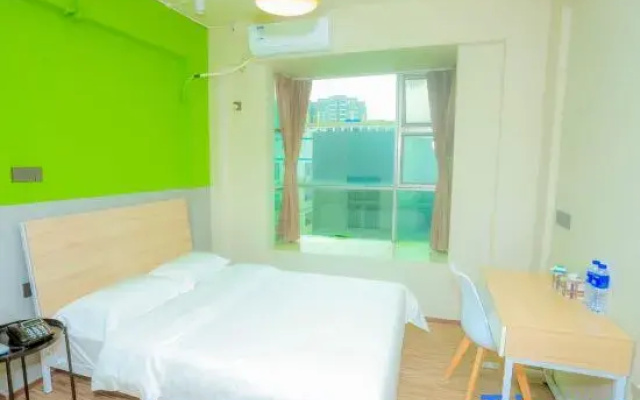 Blueberry Hotel (Shenzhen Bao'an International Airport Fuyong Subway Station)