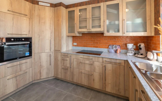 Spacious Getaway Near Spa F1