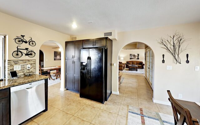 Inviting Central Scottsdale Stunner - 5 Br Home