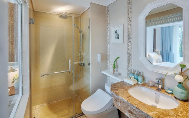 Au Lac Charner Hotel