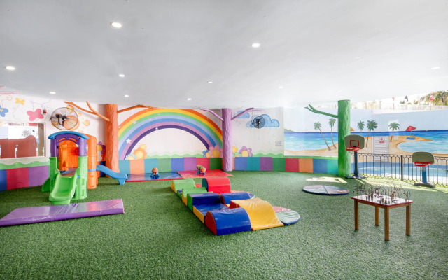 Отель Seadust Cancun Family Resort