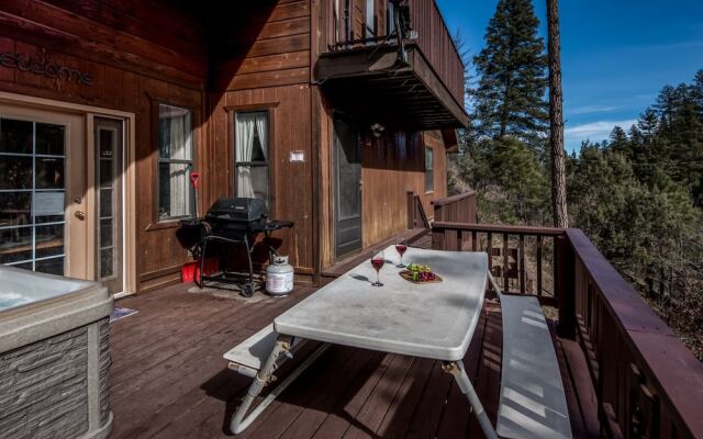 Enhanted Moose - Three Bedroom Cabin