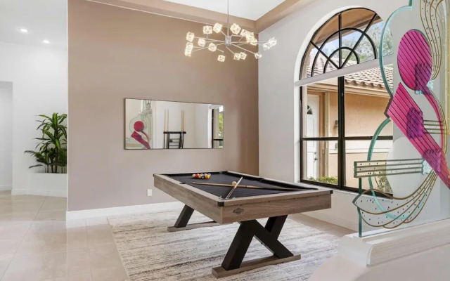 Grand 6BR Plantation Estate w/ Tennis & Pool