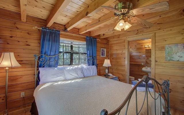 A Stellar 2bed 2bath Minutes to Parkway