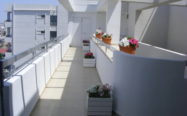Sun Hall Beach Hotel Apts.