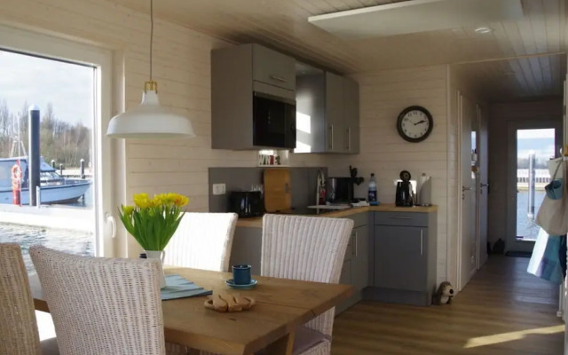 Houseboat Liliput Comfortable Holiday Residence