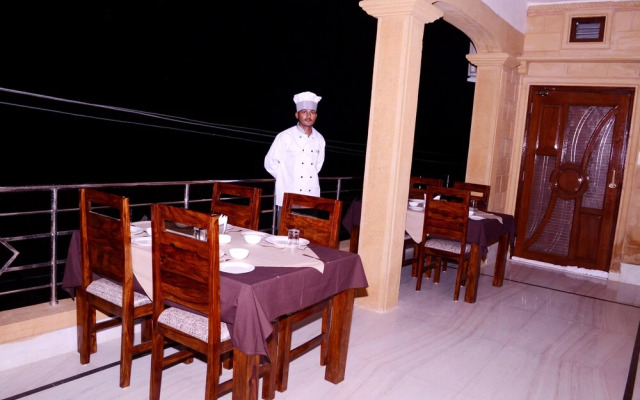 Sartaj Hotel