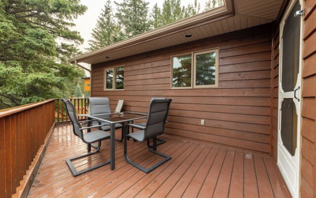 Mountain Chalet 2Min to Jasper Park Gate