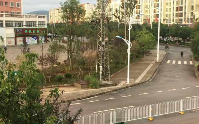 Jinying Express Hotel (Qujing North Railway Station)