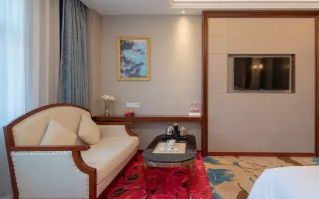 Vienna Classic Hotel (Jieyang Huilai Kuihe Avenue Longjiang)