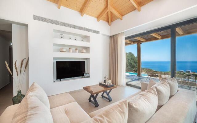 URANOS di GIOIA Villa with magnificent sea view and infinity pool 18x4m