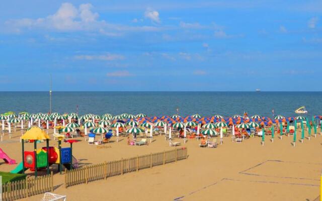 Cozy Flat in a Bright Residence-beahost