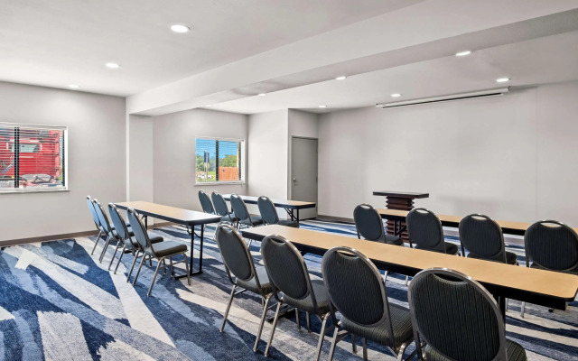 Comfort Suites Lindale - Tyler North