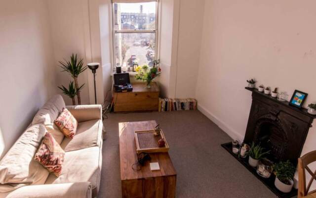 Comfortable Apartment In Leith