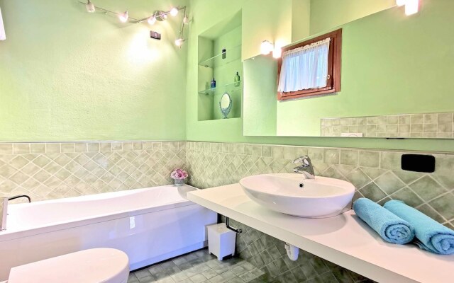 Sumptuous and panoramic Lake Como villa.