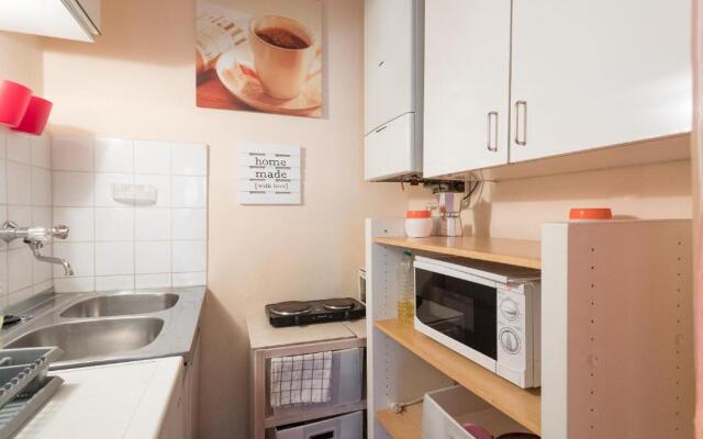 COZY and quiet flat - 12 min to center