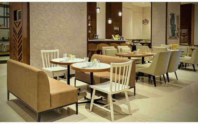 Summit Hotel Greenhills