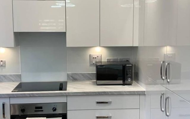 Inviting 2-bed Apartment in Grays