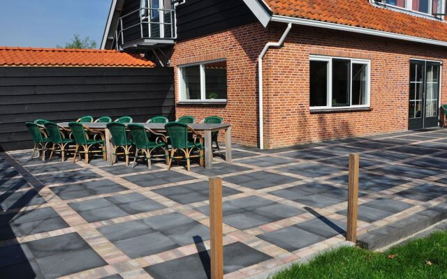 Beautiful Group Accommodation With Facilities Near the sea