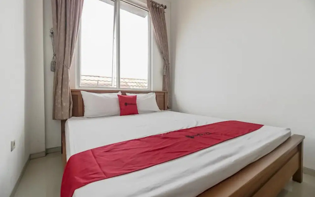 RedDoorz near Pantai Tanjung Pendam 2