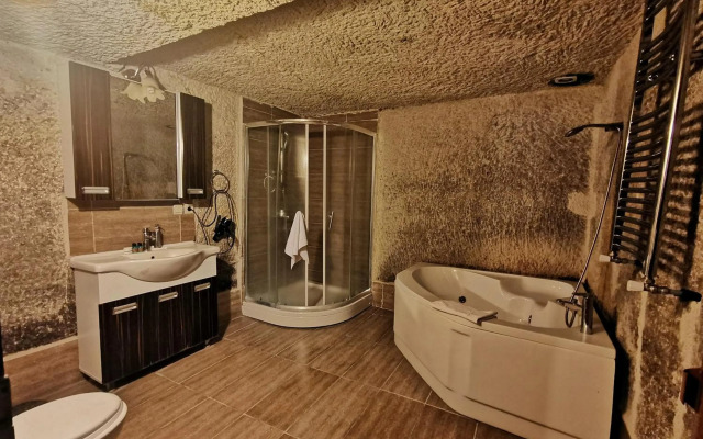Falcon Cave Suites