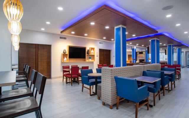 Holiday Inn Express And Suites Deland South by IHG