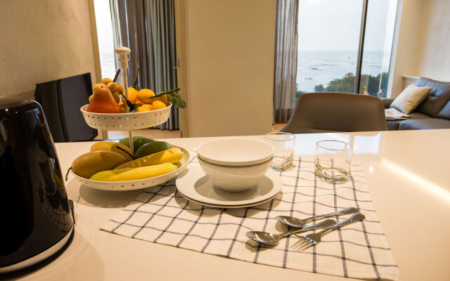 Balcony Seaside Sriracha Hotel & Serviced Apartments (SHA Extra Plus)