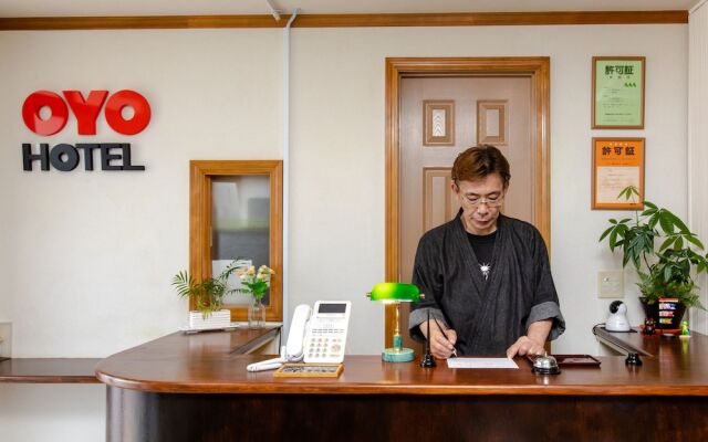 OYO Business Takahata Ekimae Hotel