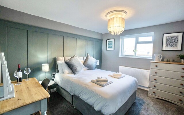 Newly Renovated Apartment in Scarborough
