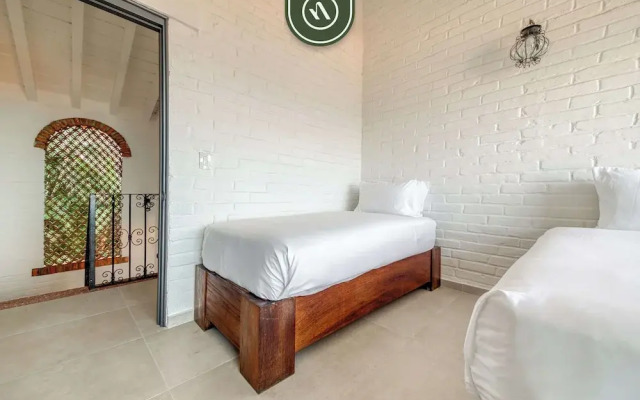 Oceanview 2 BR Unit- Steps Away From Beach - Pool