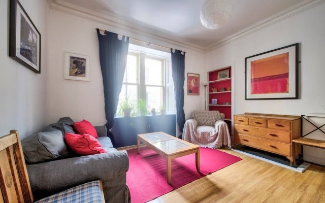 Colourful West End Apartment 2 Double Bedrooms 4 Guests