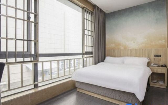 Qingmu Inns (Nanjing Longjiang Metro Station New City Plaza)