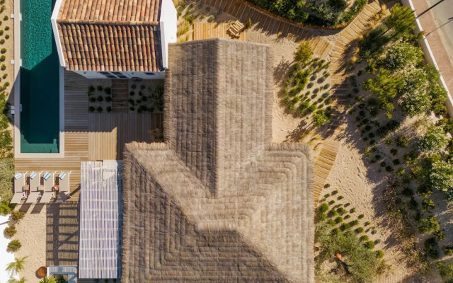 Wooden Villa By Cadenzalux