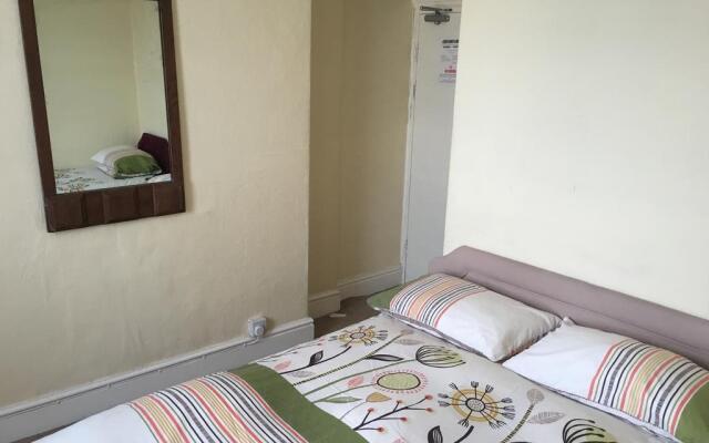 Crossways Hotel