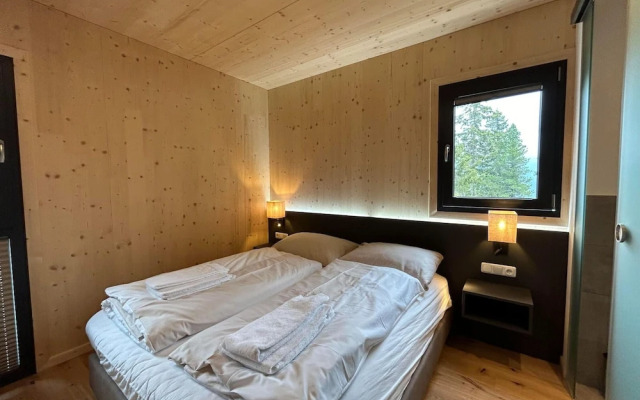 Charming Chalet With hot tub on Balcony