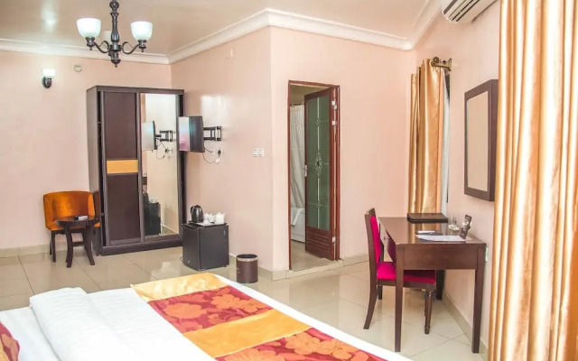 Royal Crest Hotel & Suites