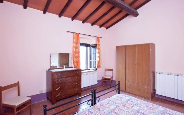 Modern Farmhouse in Pienza With Pool
