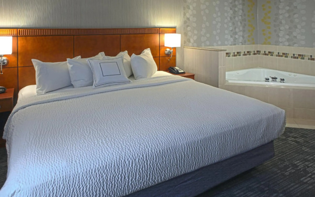 Courtyard by Marriott Hamilton