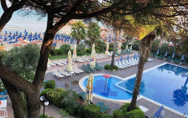 Mali i Robit Beachfront Apartment