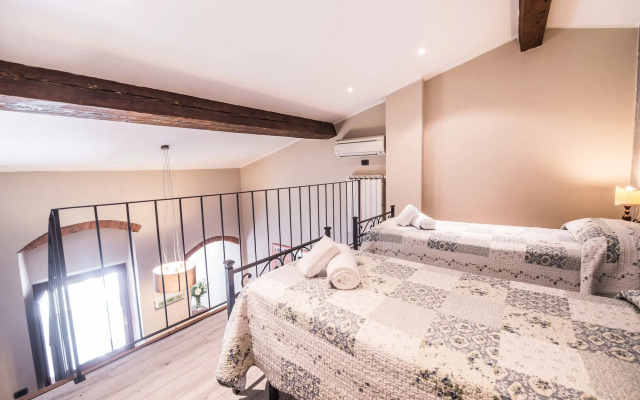 A Few Steps to The Duomo Elegant 2BD Apt