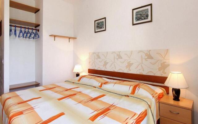 Studio Apartment Nik-50m from beach