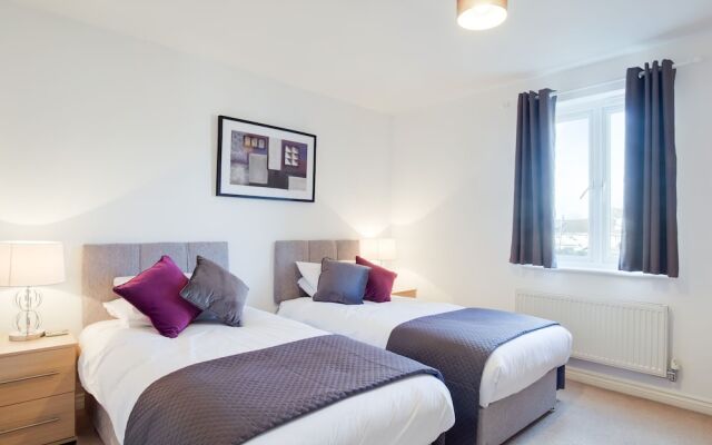Simplistic Holiday Home in Cheltenham With Garden
