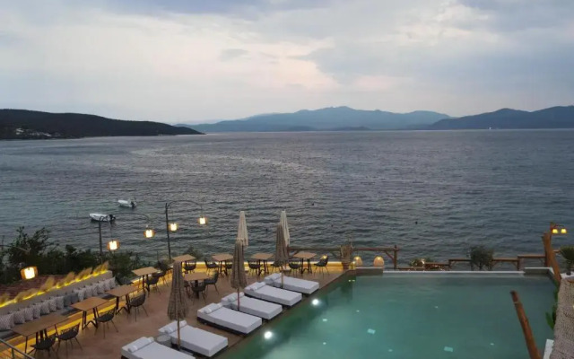 Del Mare Suites