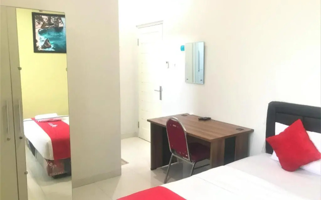 OYO 995 Alice's Homestay Syariah – Guest Rooms – Jember