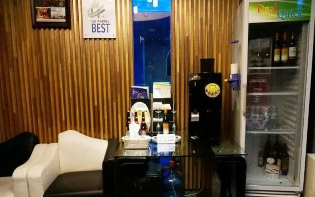Pi Tourist Hotel