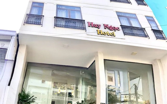 OYO 1180 Huy Ngoc Hotel
