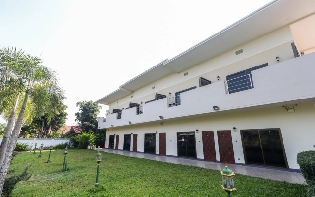 OYO 361 Relax Garden House