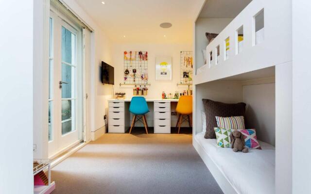 Veeve - Chelsea Square Serenity