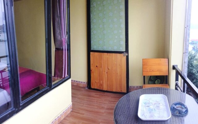 Le Pont Bungalow Hostel